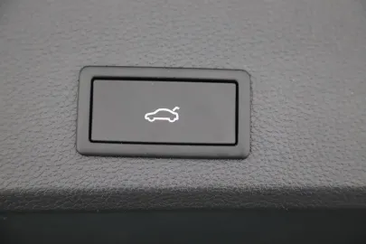 Car image 43