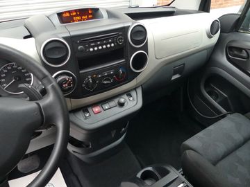 Car image 17