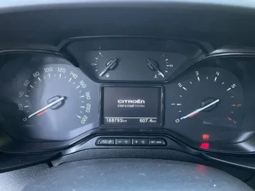 Car image 25