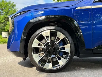 Car image 26