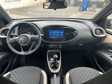 Car image 12