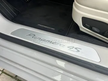 Car image 30