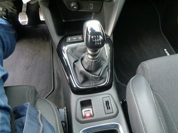 Car image 19