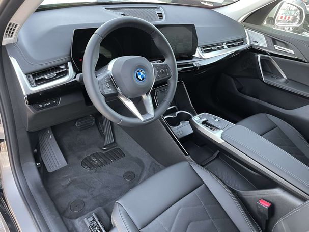 BMW iX1 xDrive30 230 kW image number 8