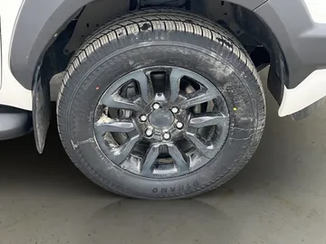Car image 32