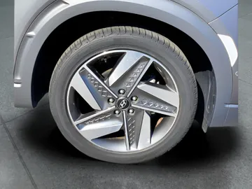 Car image 30