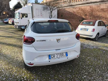 Car image 5
