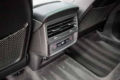 Car image 36