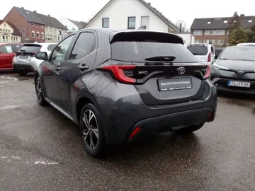 Car image 3