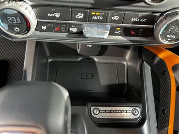 Car image 29