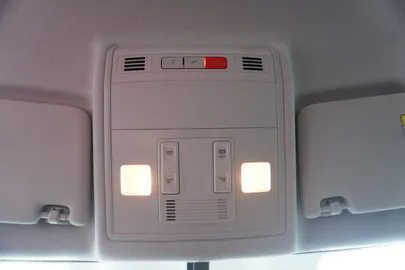 Car image 34
