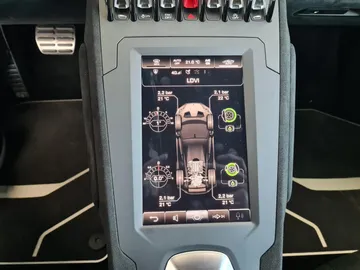 Car image 30