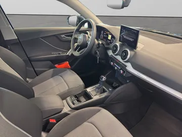 Car image 26