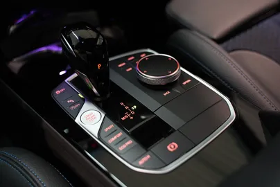 Car image 27