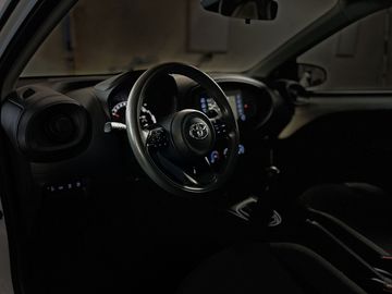 Car image 12