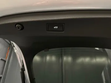 Car image 35