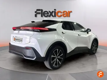 Car image 4