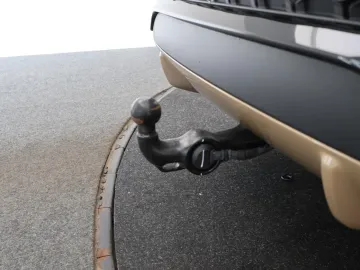 Car image 32