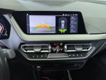 Car image 26