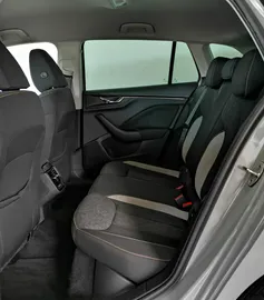 Car image 30