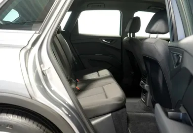 Car image 32