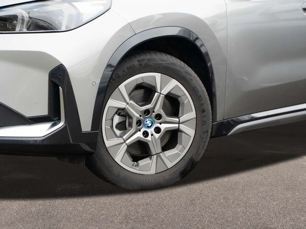 BMW iX1 xDrive30 xLine 230 kW image number 6