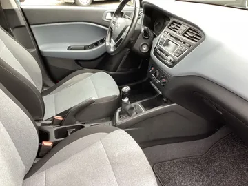 Car image 14