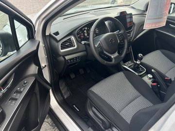 Car image 12