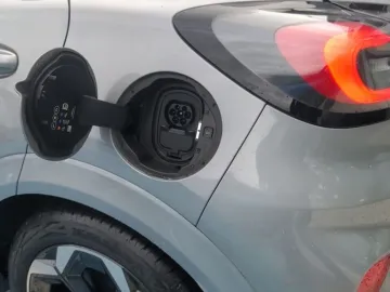 Car image 24