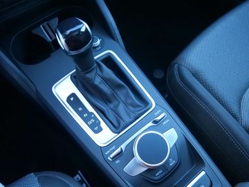 Car image 32