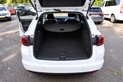 Car image 23