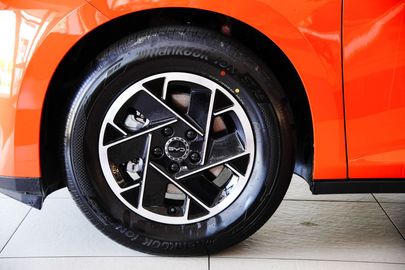 Car image 16