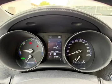 Car image 26