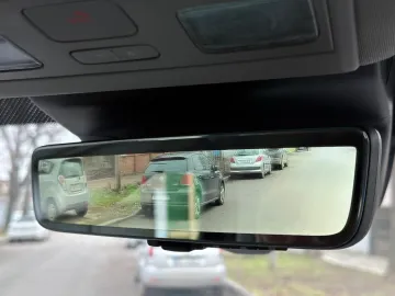 Car image 40