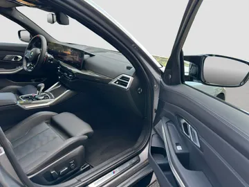 Car image 33