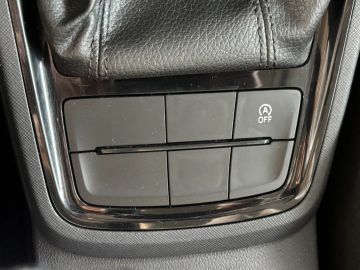 Car image 32