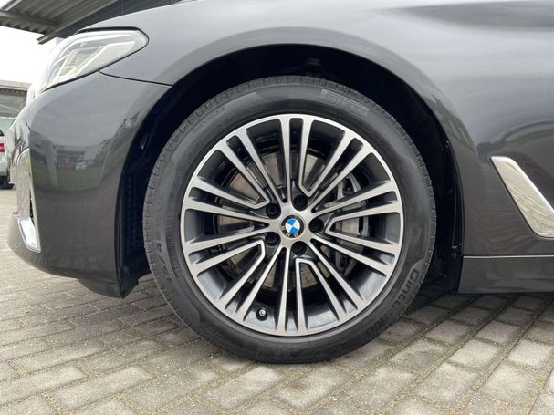 BMW 530d Touring Luxury 210 kW image number 12