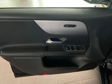 Car image 35
