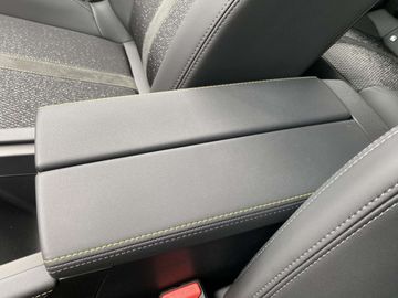 Car image 36