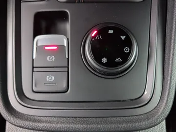 Car image 46