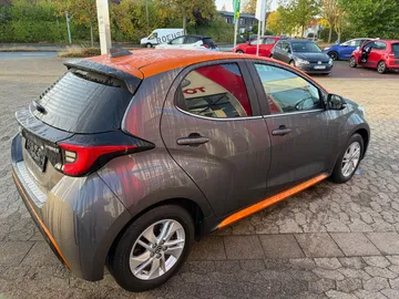 Car image 2