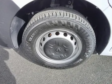 Car image 43