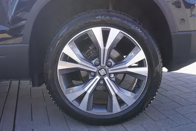 Car image 35