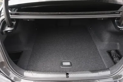 Car image 32