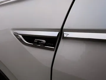 Car image 34