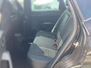 Car image 27