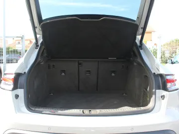 Car image 40