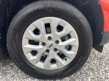 Car image 25