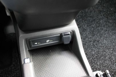 Car image 32