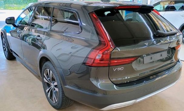 Volvo V90 Cross Country Pro AWD 145 kW image number 4